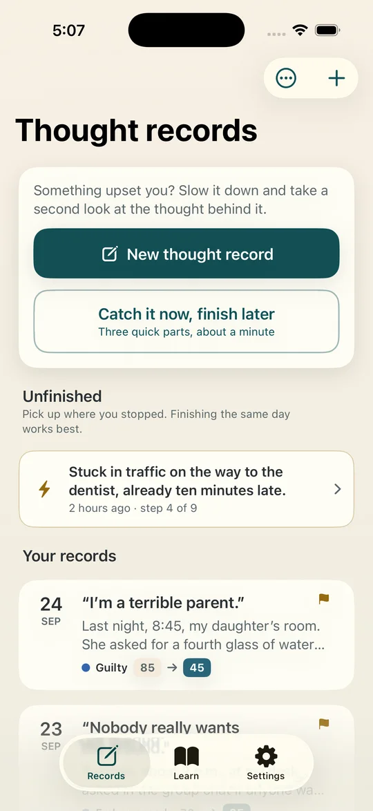 The Records screen, with a button for a new record, a shorter catch-it-now option, an unfinished record, and finished records showing the hot thought and a feeling before and after